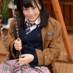 JK(女子校生)がパンツ見せながらオナニーして誘惑♡パンチラしながら感じちゃう挑発